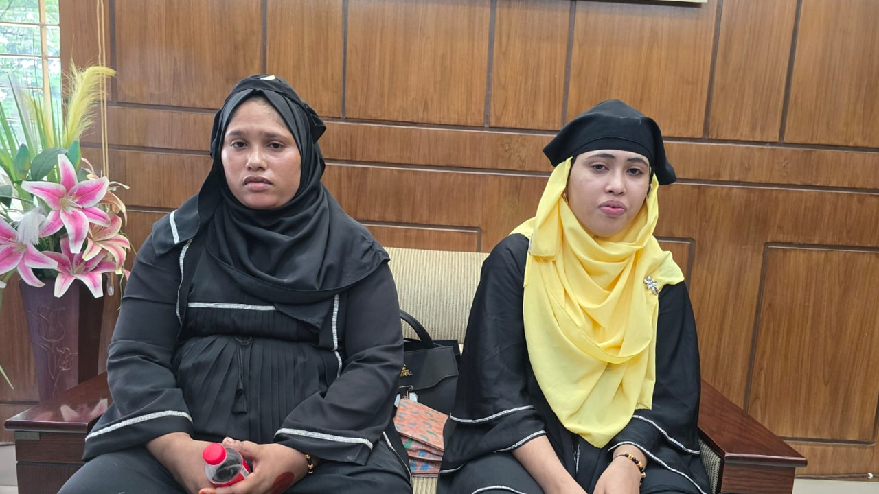 চাঁদপুরে পাসপোর্ট করতে এসে দুই রোহিঙ্গা নারী আটক