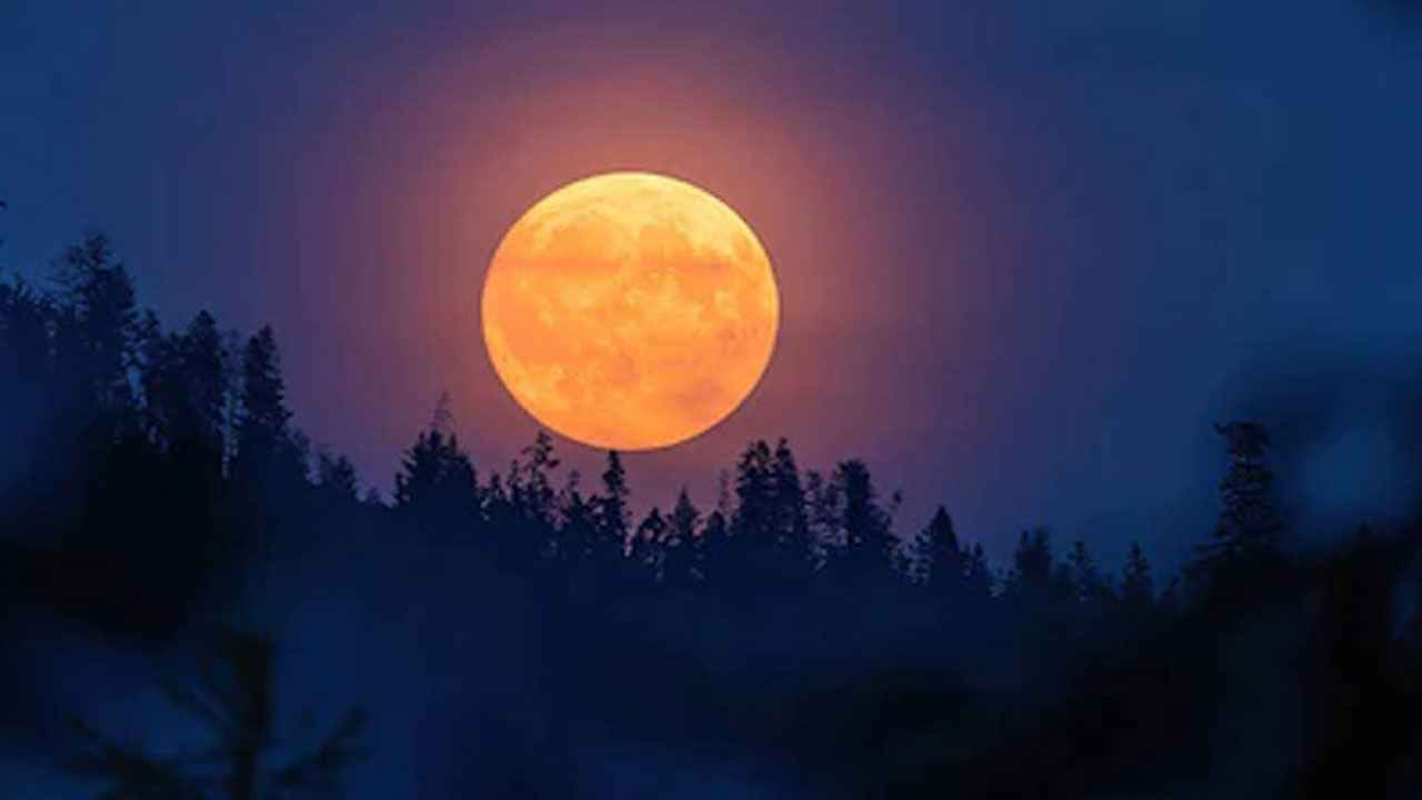সবচেয়ে বড় সুপারমুন দেখা যাবে আজ