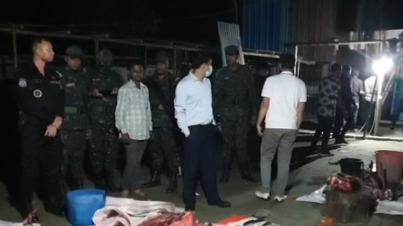 রাতের আঁধারে ফের ঘোড়ার মাংস বিক্রি, ৫ মণ মাংসসহ ৩৭ ঘোড়া উদ্ধার