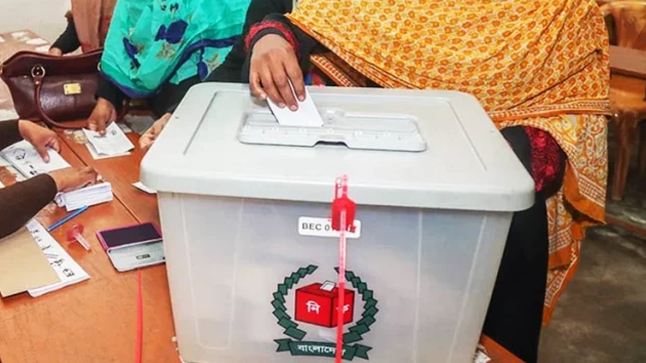 নির্বাচনের ভোটকেন্দ্র হিসেবে ব্যবহার: জরাজীর্ণ শিক্ষা প্রতিষ্ঠানের তথ্য চায় ইসি