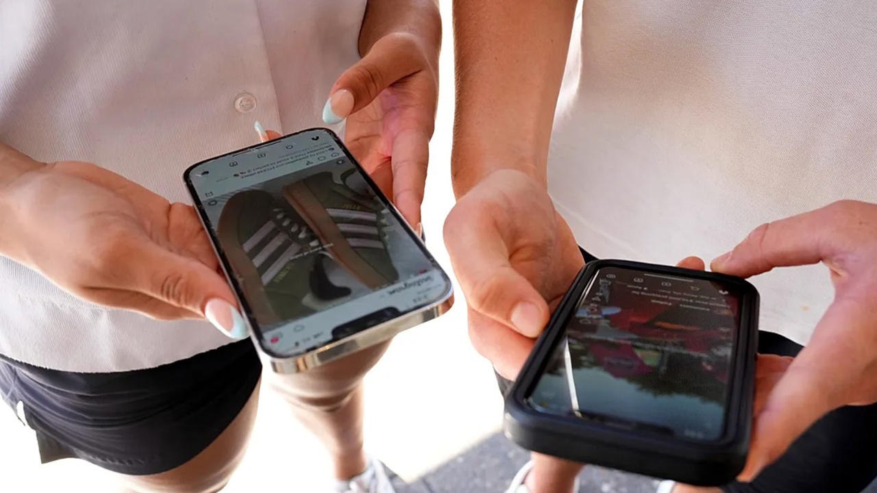 ডেনমার্ক ১৫ বছরের কম বয়সীদের জন্য সামাজিকমাধ্যম ব্যবহার নিষিদ্ধ হচ্ছে