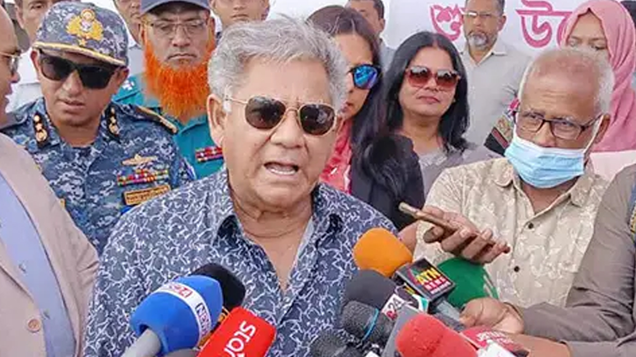 দেশের স্বার্থের ক্ষতি করে কাউকে বন্দর অপারেশন করতে দেওয়া হবে না : নৌপরিবহন উপদেষ্টা