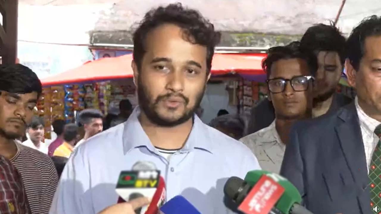 হাসিনাকে ফাঁসিতে না ঝোলানো পর্যন্ত তার নাম মাথায় ঘুরবে: মীর স্নিগ্ধ