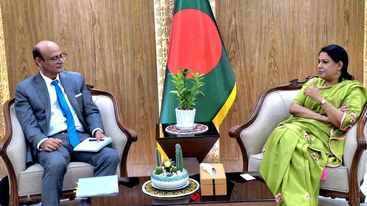 পরিবেশ উপদেষ্টার সঙ্গে এডিবির উচ্চপর্যায়ের প্রতিনিধিদলের বৈঠক