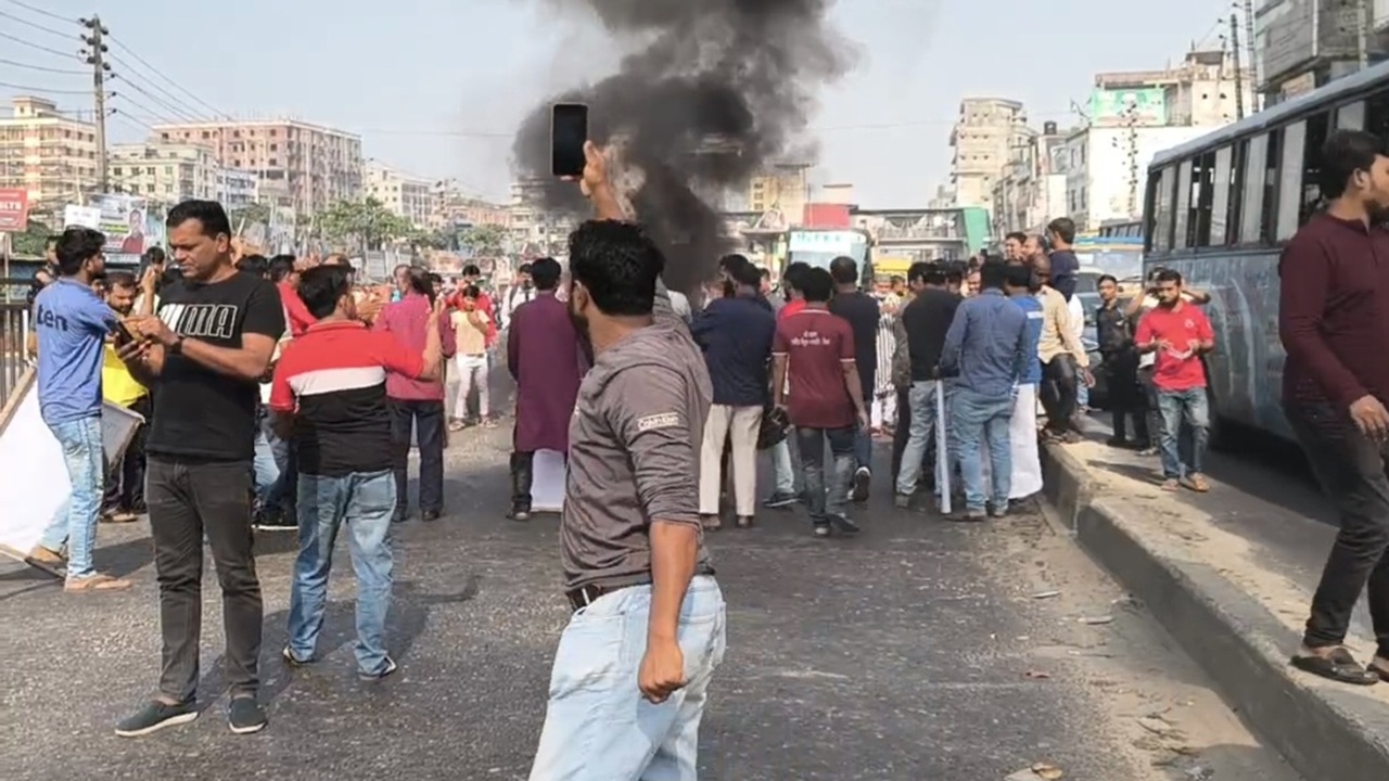 গাজীপুর-৬ সংসদীয় আসন বহালের দাবিতে সড়ক অবরোধ করে বিক্ষোভ&nbsp;