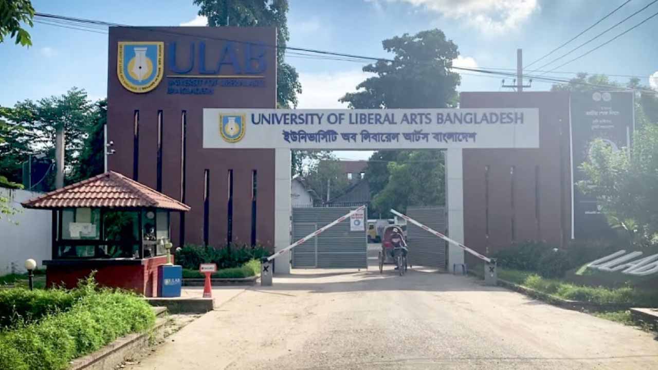 বিভিন্ন বেসরকারি বিশ্ববিদ্যালয়ে সশরীরে ক্লাস স্থগিত, চলবে অনলাইনে; বন্ধ বাস চলাচল