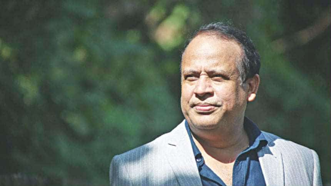 শাংহাইয়ে আন্তর্জাতিক থিয়েটার উৎসবে কীনোট স্পিকার অধ্যাপক ইসরাফিল শাহীন