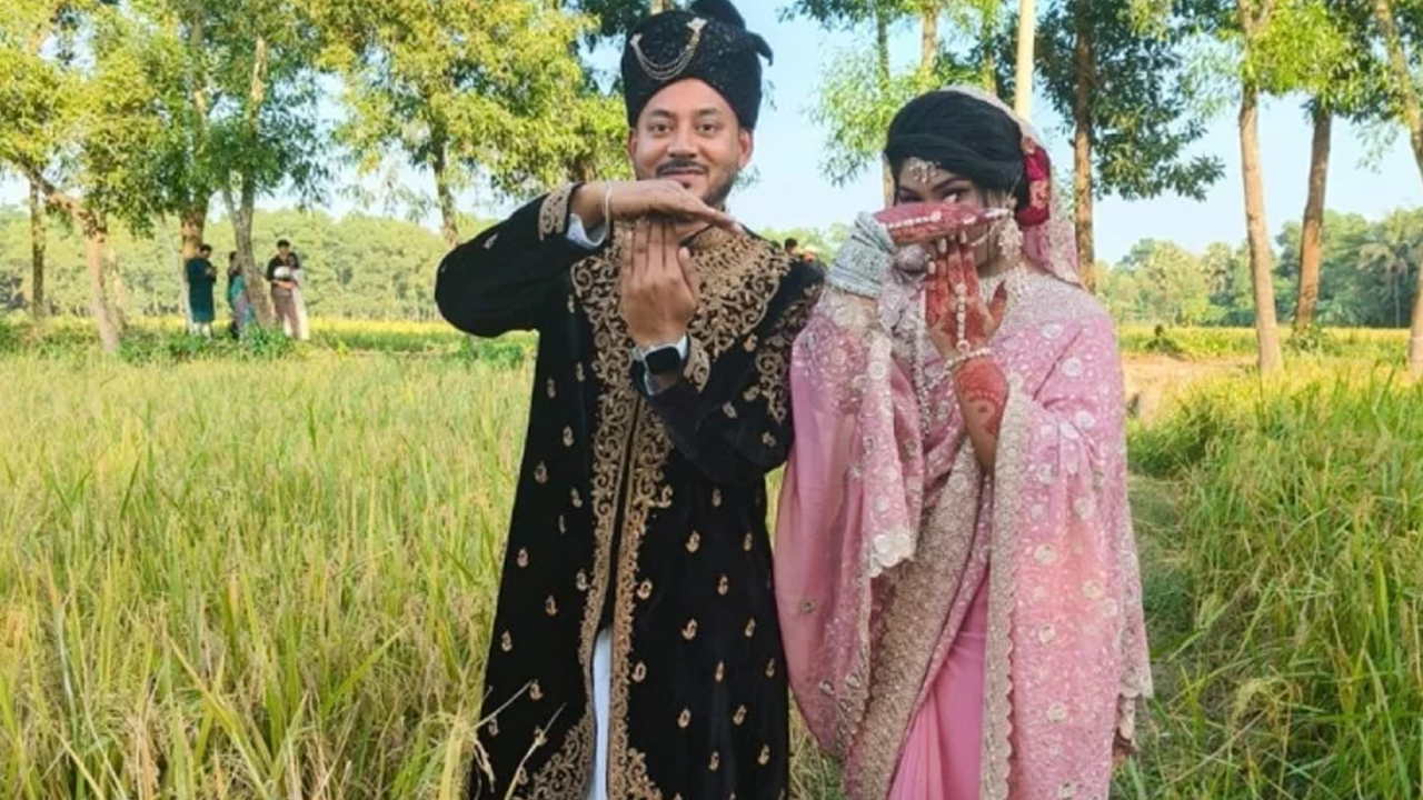 ধানক্ষেতে নবদম্পতির রাজনৈতিক ছবি ভাইরাল