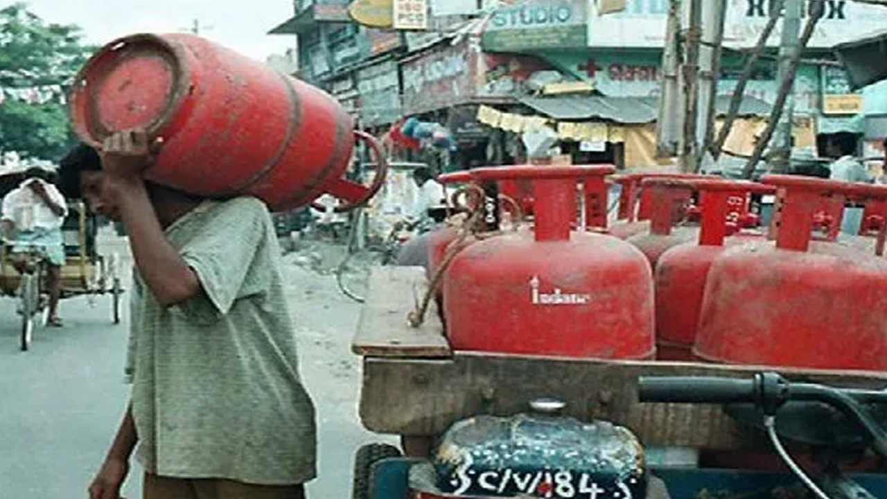 এলপিজির দাম বাড়ছে কিনা, জানাল বিইআরসি