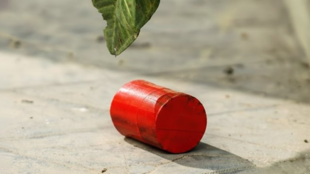 কারওয়ান বাজারে দুটি ককটেল বিস্ফোরণ