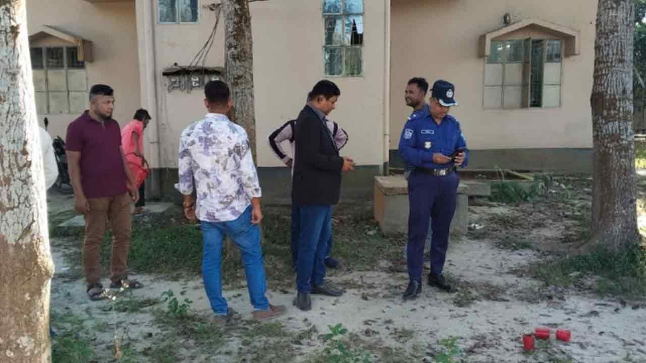 বগুড়ায় গ্রামীণ ব্যাংকের সামনে থেকে অবিস্ফোরিত ৩ ককটেল উদ্ধার