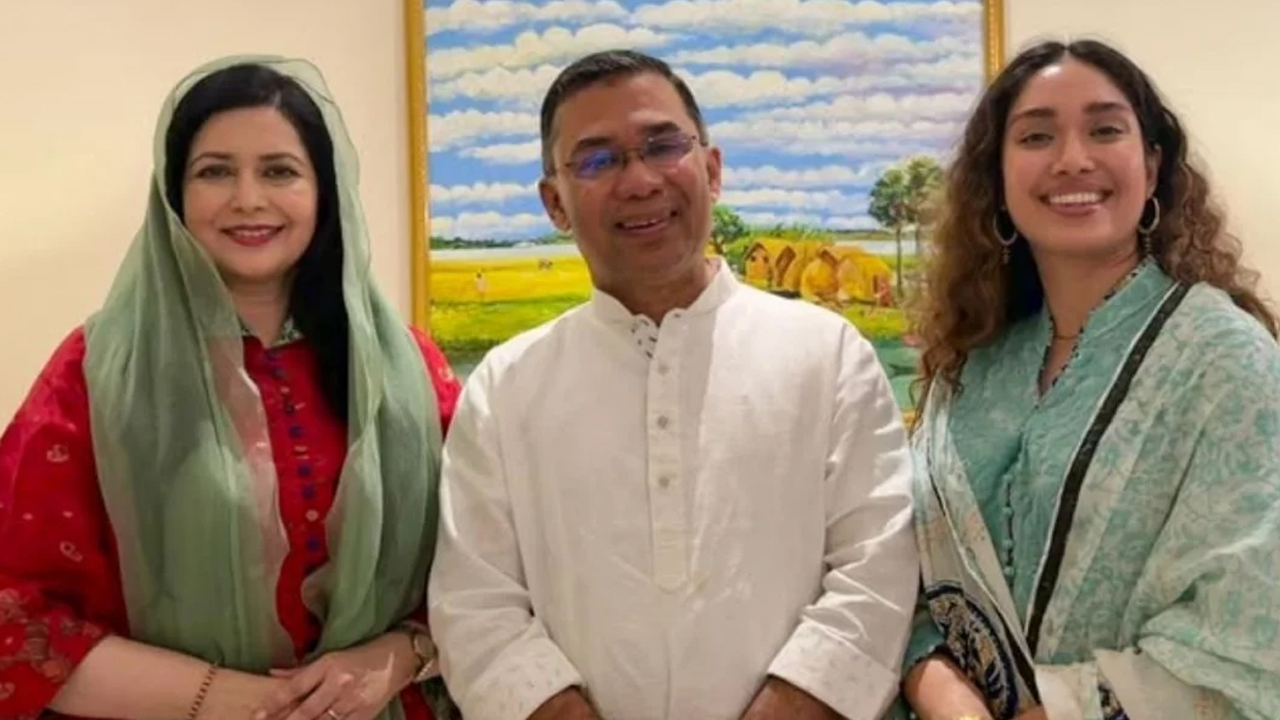 বিএনপির ভারপ্রাপ্ত চেয়ারম্যান তারেক রহমানের সঙ্গে স্ত্রী জোবাইদা রহমান ও কন্যা জাইমা রহমান। ছবি: সংগৃহীত