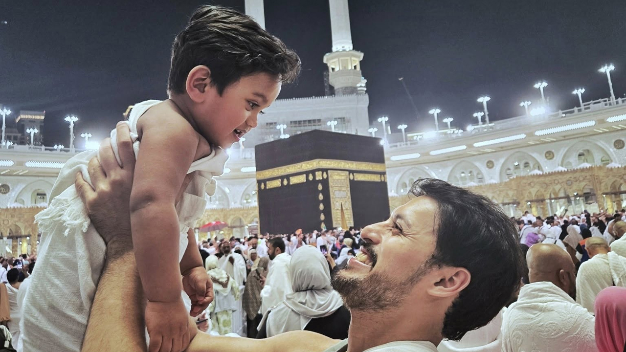 মক্কায় ছেলেকে কোলে নিয়ে ইরফানের আবেগঘন পোস্ট