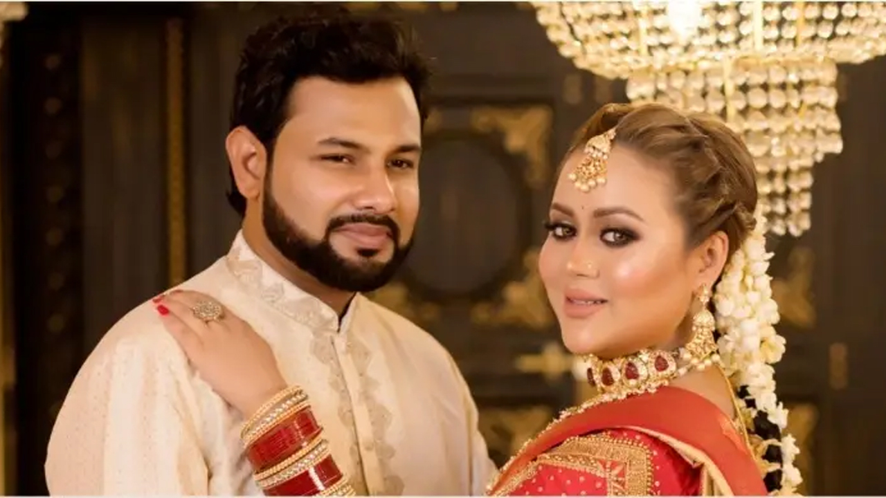 স্বামী আইসিইউতে, দোয়া চাইলেন অভিনেত্রী বারিশা হক