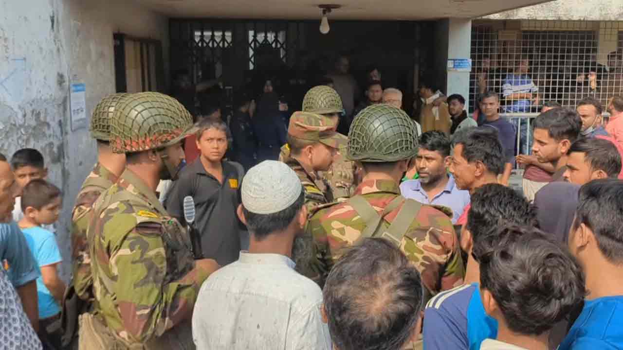 মুন্সীগঞ্জে তৃতীয় শ্রেণির ছাত্রীকে ধর্ষণচেষ্টার অভিযোগে শিক্ষক গ্রেপ্তার