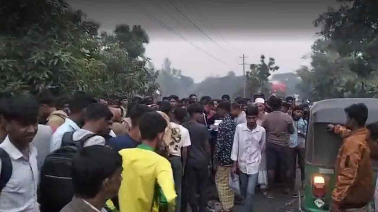 মোটরসাইকেল-ট্রাক মুখোমুখি সংঘর্ষে বাবা-মেয়ে নিহত