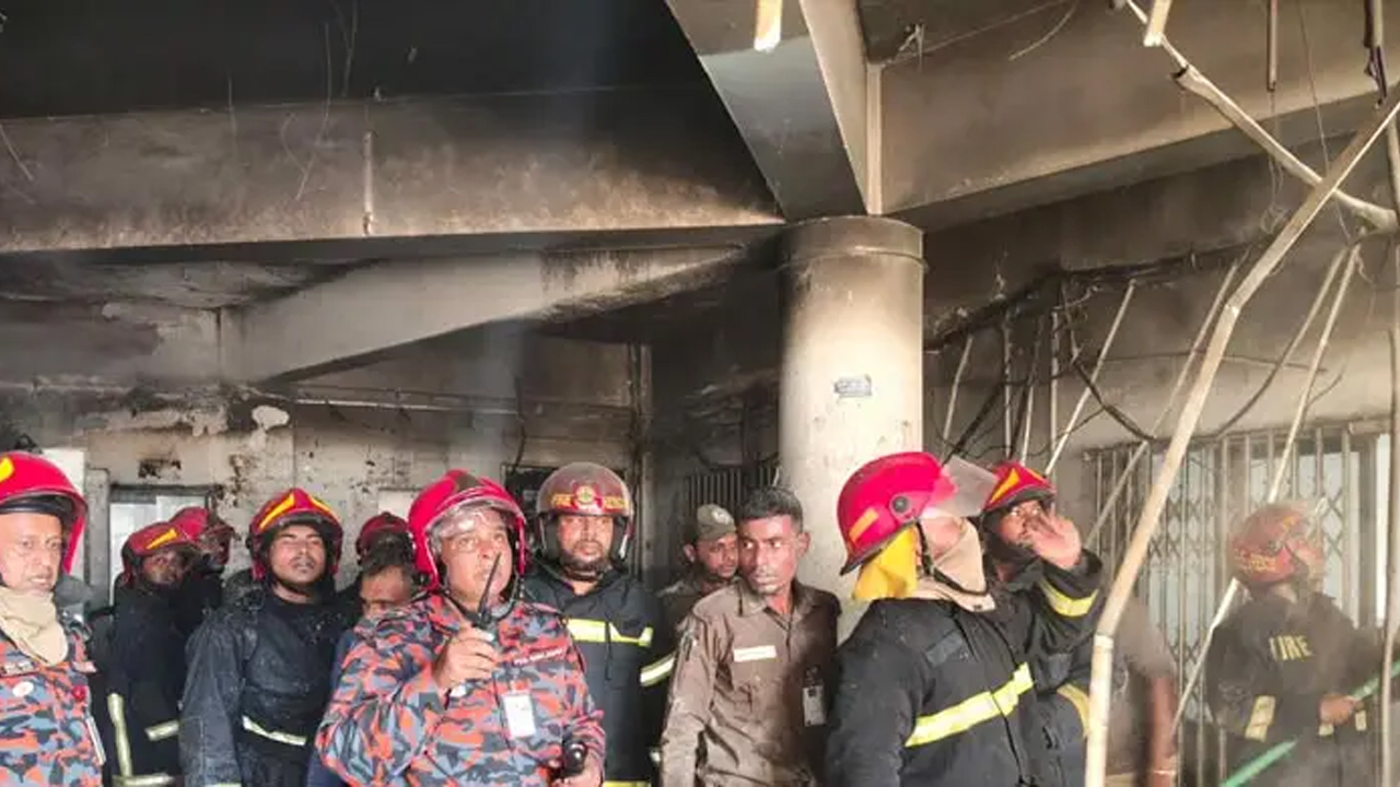 শাহবাগে বাংলাদেশ মেডিকেল বিশ্ববিদ্যালয় হাসপাতালে আগুন