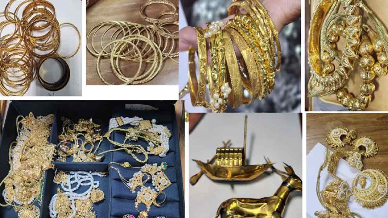 শেখ হাসিনার লকারে মিলল সোনার নৌকা-হরিণসহ বিভিন্ন গহনা