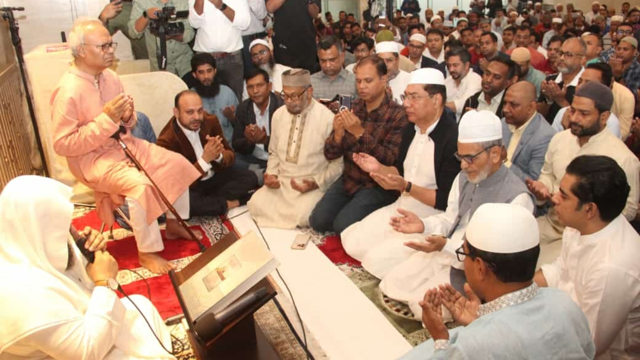 &lsquo;আমরা বিএনপি পরিবার&rsquo;-এর উদ্যোগে বেগম খালেদা জিয়ার সুস্থতা কামনায় দোয়া মাহফিল