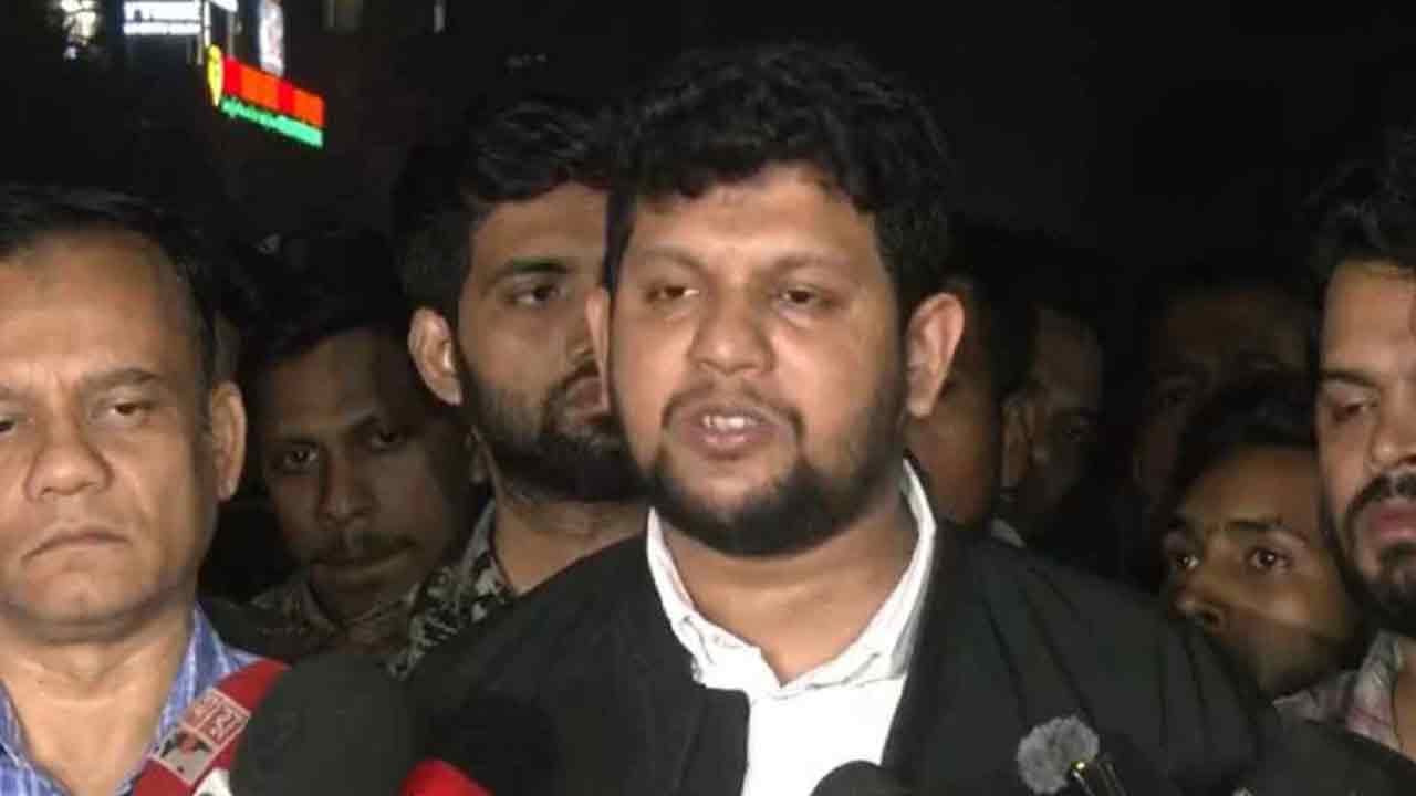 খালেদা জিয়া ও তারেক রহমানকে নিয়ে সুখবর দিলেন তথ্য উপদেষ্টা