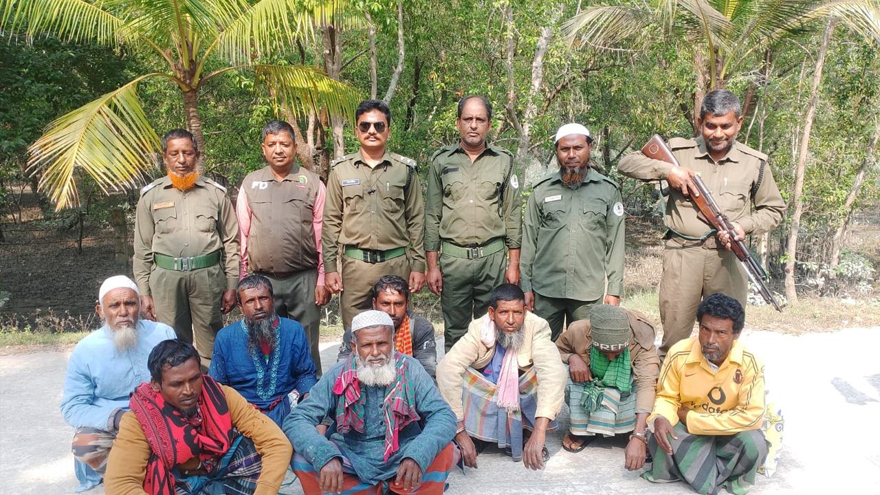 সুন্দরবনের অভয়ারণ্যে মাছ ধরার অভিযোগে ৮ জেলে আটক