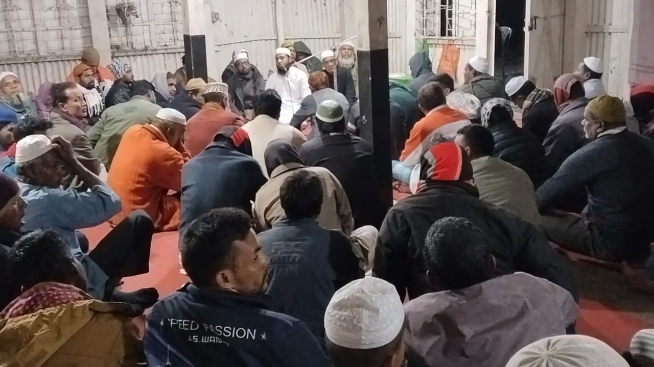 বড়পুকুরিয়ায় খালেদা জিয়ার রোগমুক্তি কামনা করে দোয়া