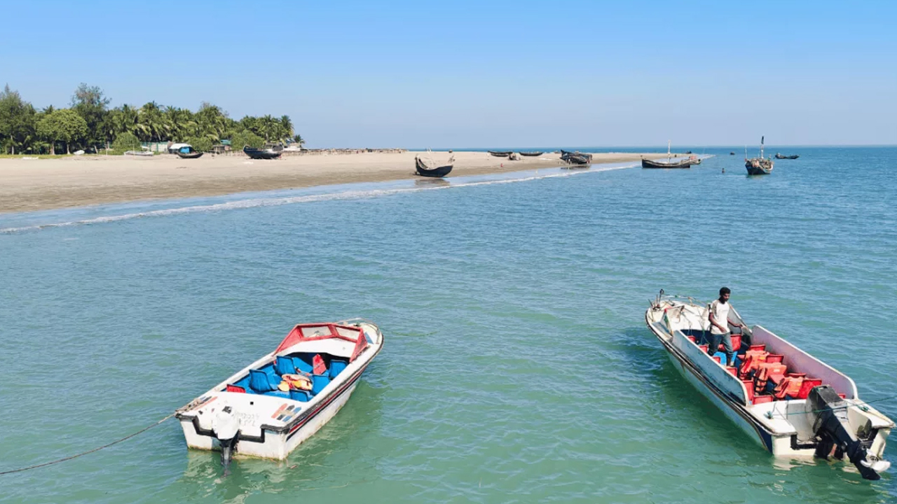 সেন্টমার্টিন থেকে আসার পথে স্পিডবোট ডুবে মা-মেয়ের মৃত্যু
