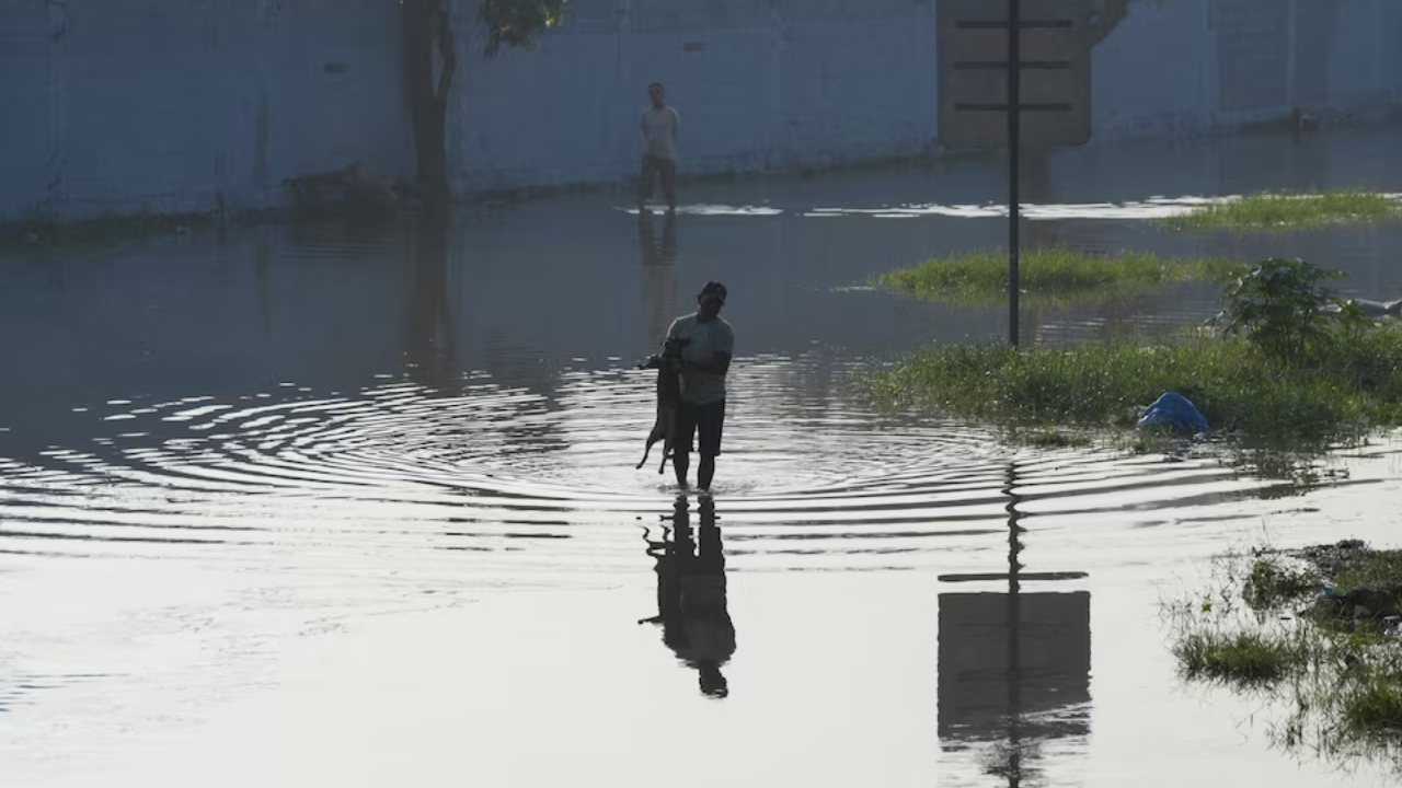 শ্রীলঙ্কায় ঘূর্ণিঝড়ে মৃতের সংখ্যা বেড়ে ৩৫৫
