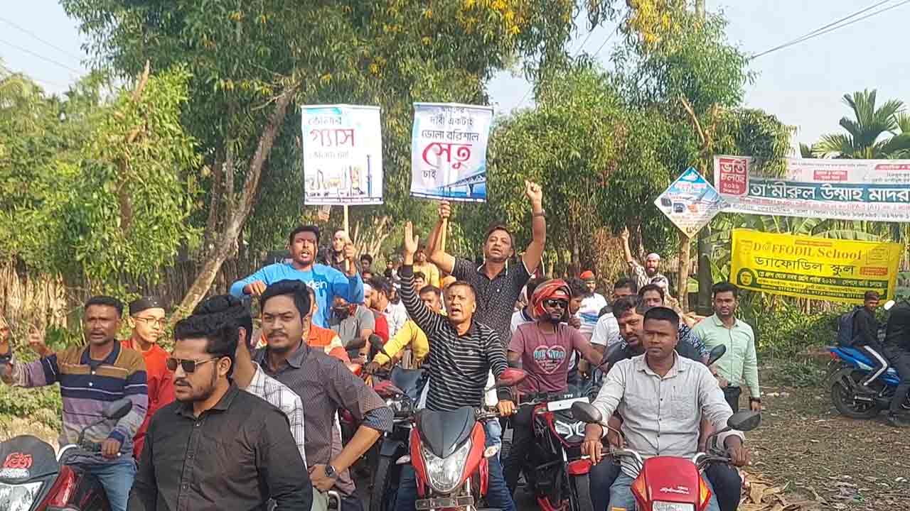 বিদ্যুৎ কেন্দ্রের মূলফটকে তালা, ভেতরে ইউএনও-ওসিসহ অবরুদ্ধ কর্মকর্তারা