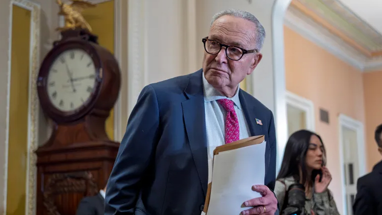 মার্কিন সিনেটর চাক শুমারের ৩ দপ্তরে বোমা হামলার হুমকি