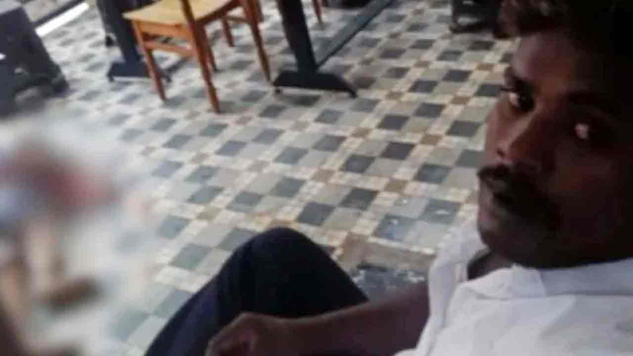 স্ত্রীকে কুপিয়ে হত্যা, মরদেহের সঙ্গে সেলফি তুলে হোয়াটসঅ্যাপে দিলেন স্ট্যাটাস