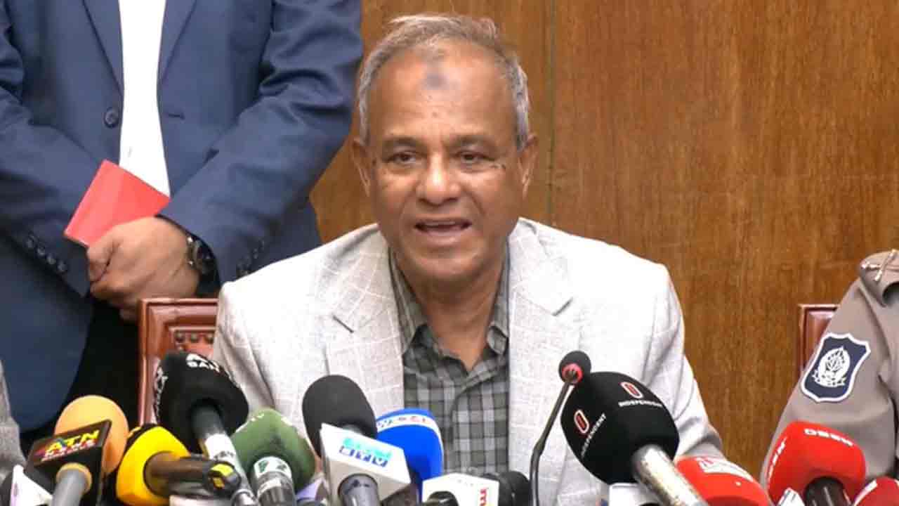 বাংলাদেশে কারো নিরাপত্তা শঙ্কা নেই: স্বরাষ্ট্র উপদেষ্টা