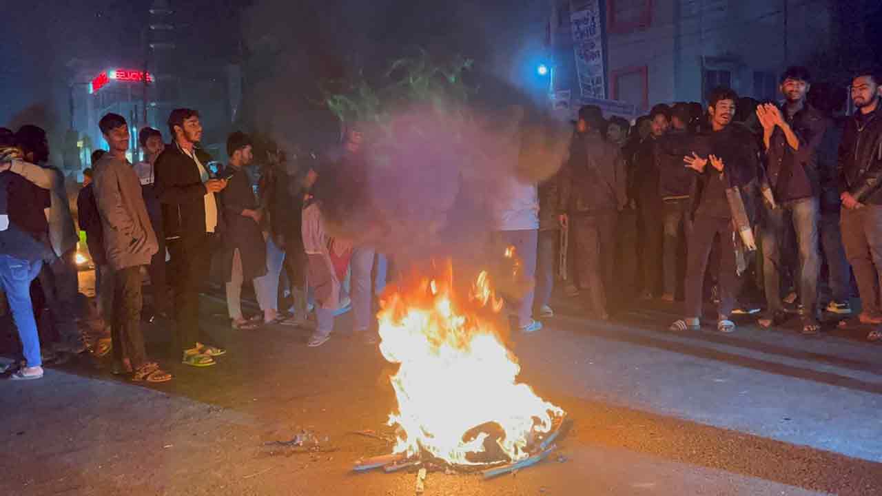কলেজ মাঠে মাদক সেবনের প্রতিবাদ করায় শিক্ষার্থীর ওপর হামলা