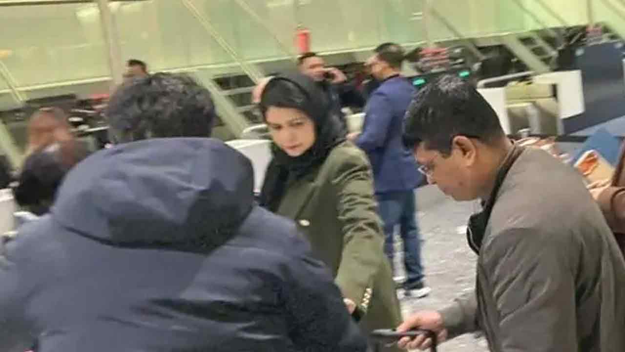 ঢাকার পথে জুবাইদা রহমান