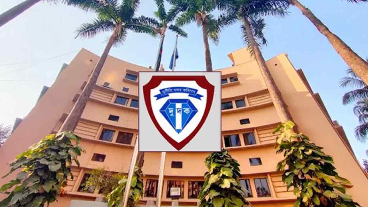 ঐশীর নামে দুদকের মামলা