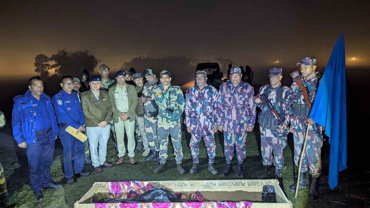 বিএসএফের গুলিতে নিহত যুবকের মরদেহ দেশে পৌঁছেছে