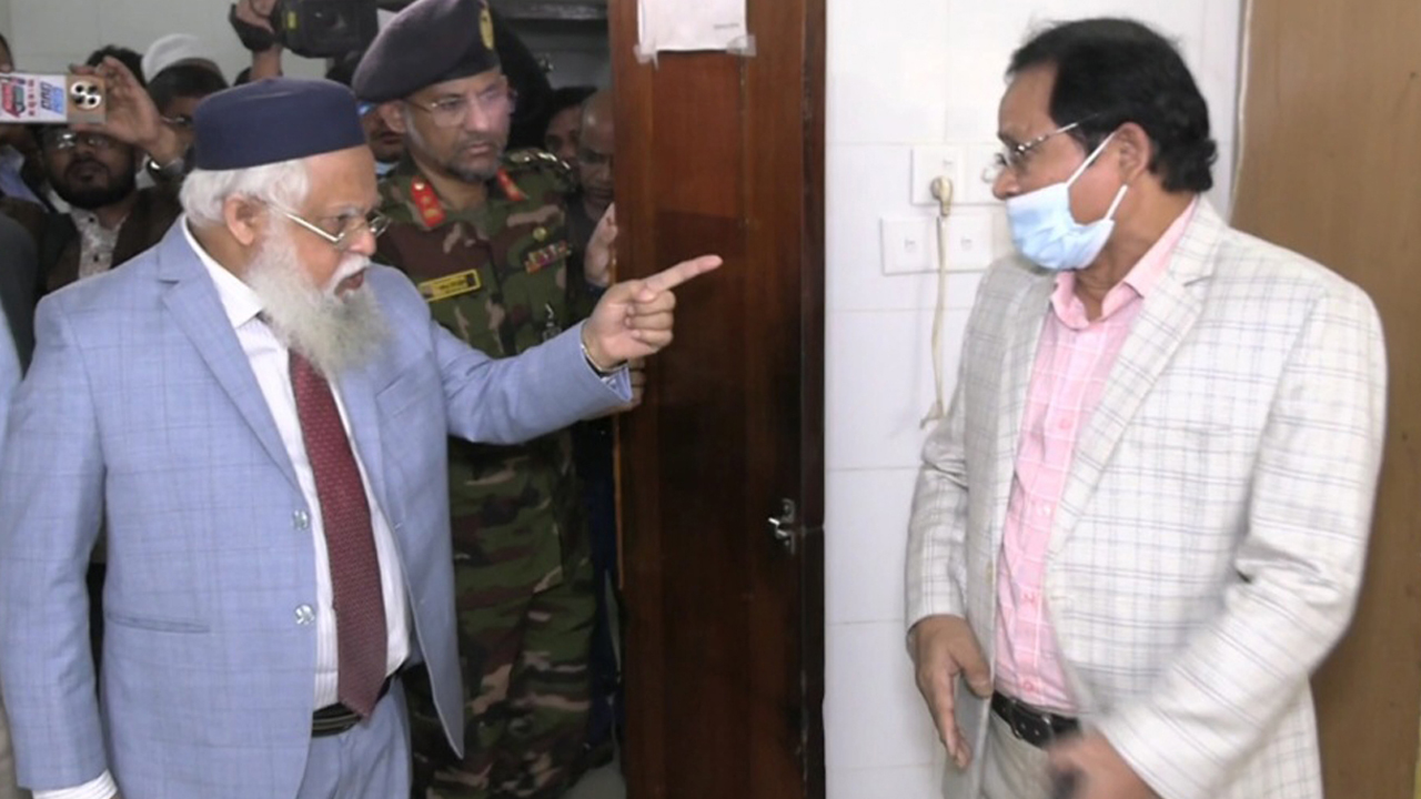 ক্লিনিকে সুবিধা নিতেই পদোন্নতির আবেদন করেননি ডা. ধনদেব!