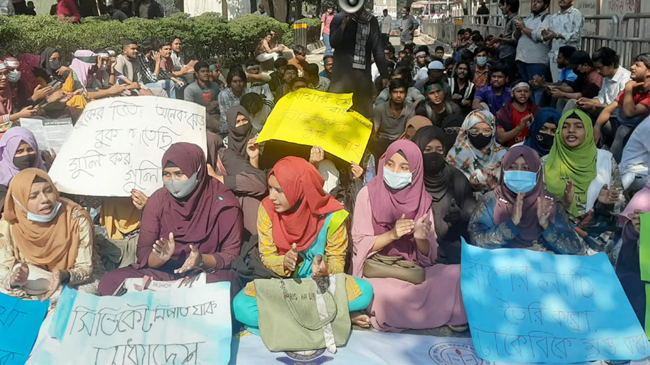 দা&zwnj;বি আদায় না হ&zwnj;ওয়া পর্যন্ত আন্দোলনের ঘোষণা ৭ কলেজ শিক্ষার্থীদের