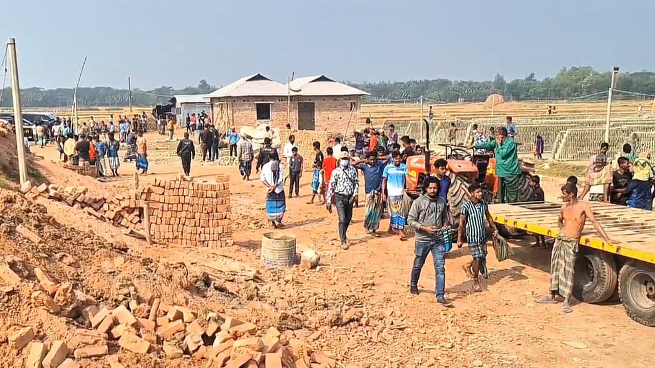 লক্ষ্মীপুরে ২টি ইটভাটা গুড়িয়ে দিয়েছে প্রশাসন