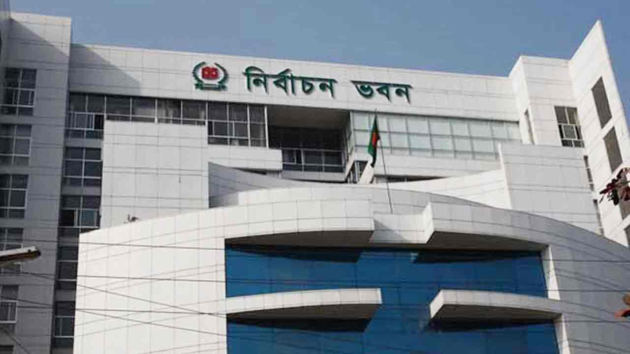 হাদির ওপর হামলার বিষয়ে সিইসির বক্তব্যের ব্যাখ্যা দিলো নির্বাচন কমিশন
