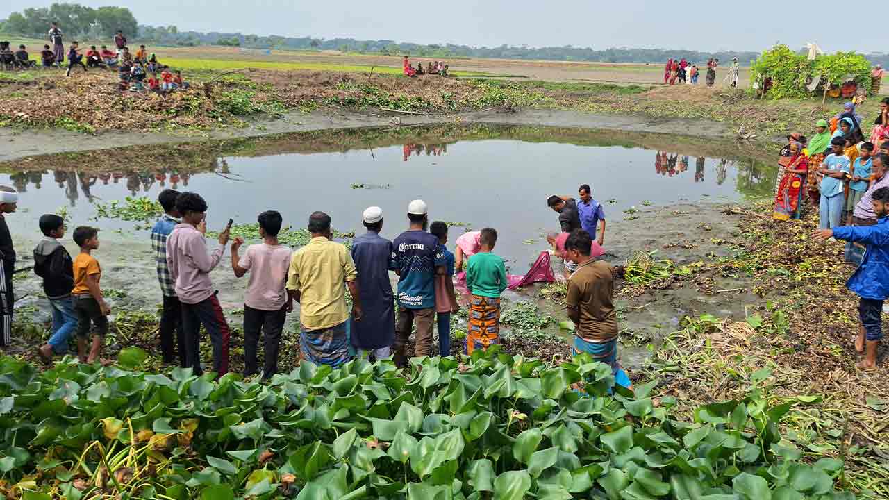 চাঁদপুরে অজ্ঞাত নারীর মরদেহ উদ্ধার