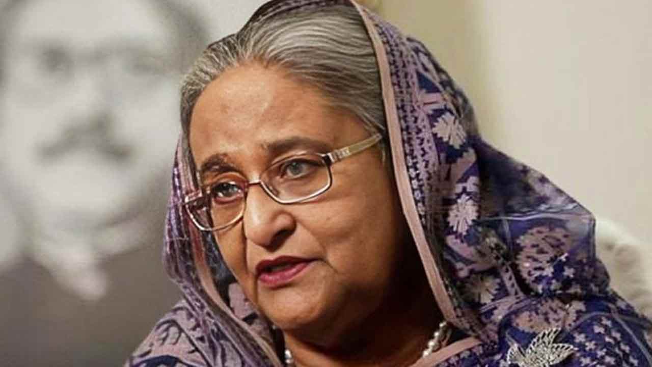 শেখ হাসিনাসহ ১৭ জনের দেশত্যাগে নিষেধাজ্ঞা