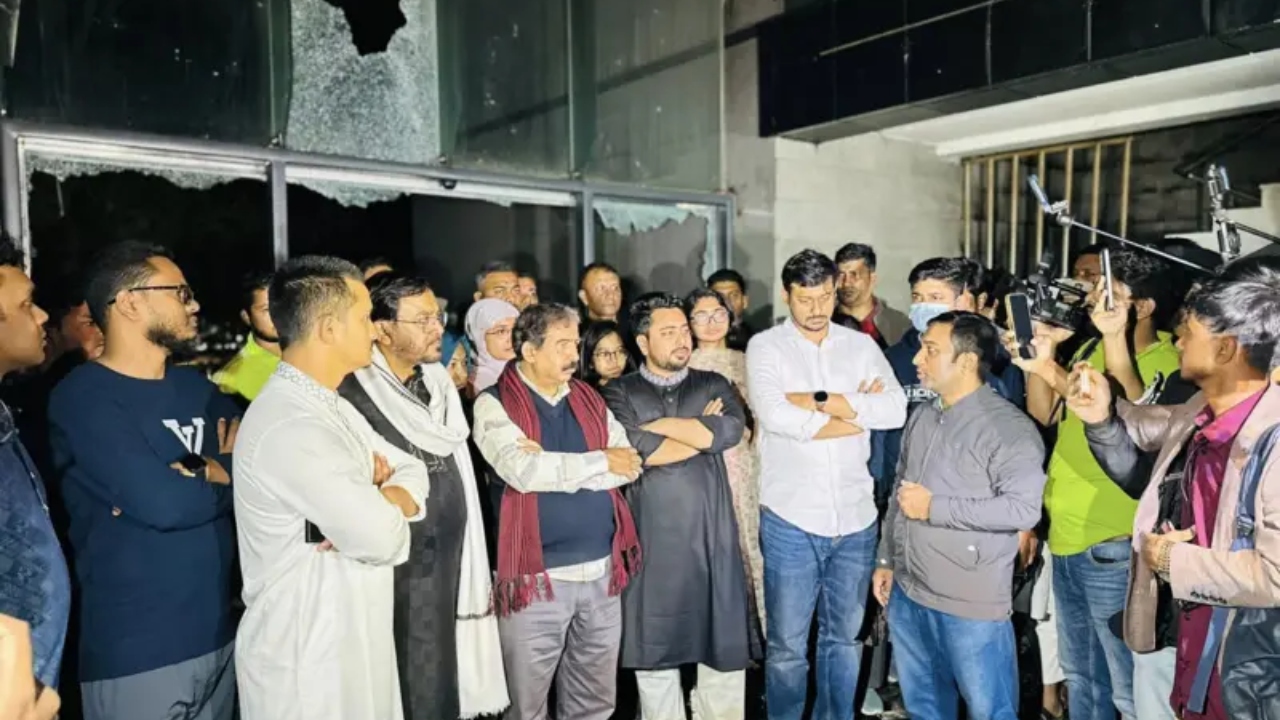 প্রথম আলো-ডেইলি স্টার হামলায় সরকারের ভেতরের অংশের সংশ্লিষ্টতা আছে: নাহিদ ইসলাম