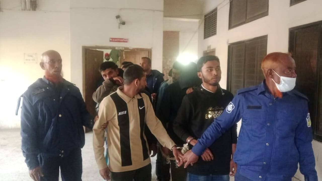 পিটিয়ে হত্যার পর মরদেহে আগুন: ১২ আসামি ৩ দিনের রিমান্ডে