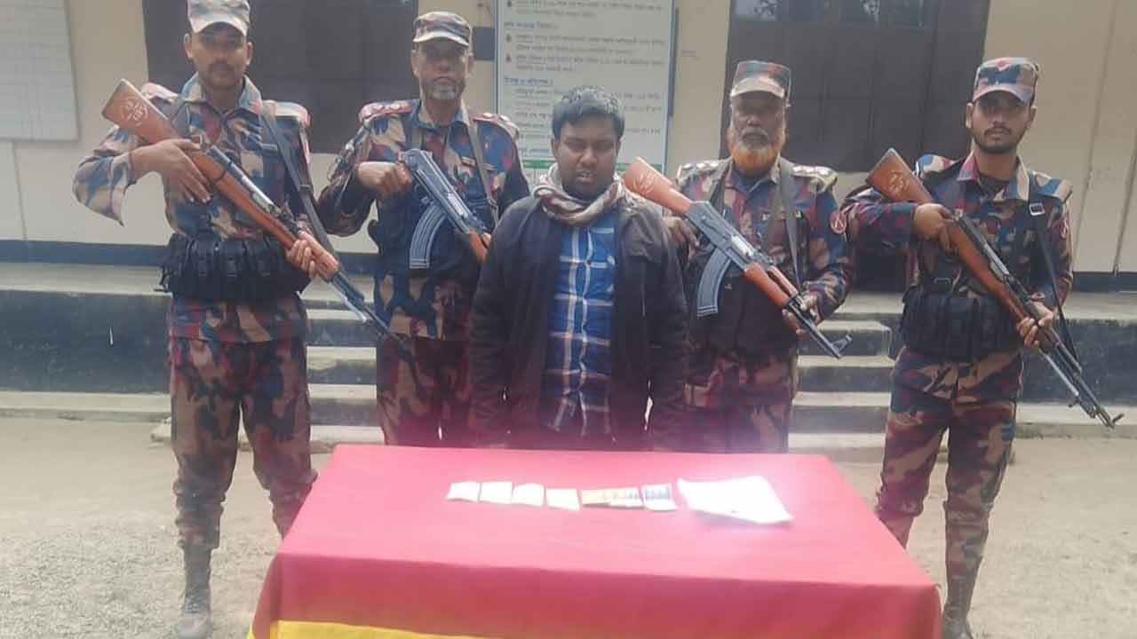 সীমান্তে অনুপ্রবেশকালে ভারতীয় নাগরিক আটক