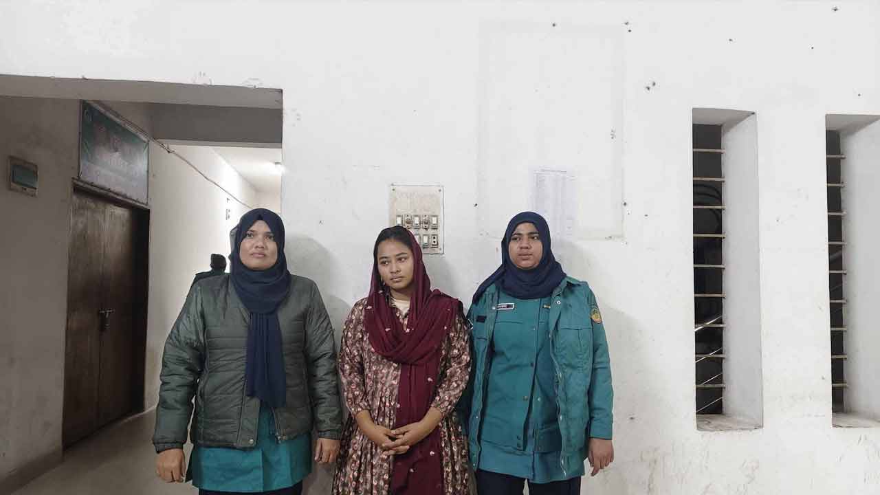 আলোচিত সেই জুলাইযোদ্ধা তাহরিমা গ্রেপ্তার
