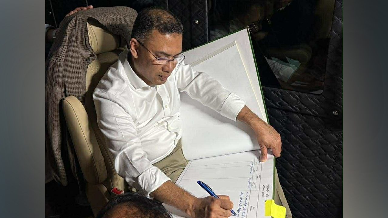 জাতীয় স্মৃতিসৌধের পরিদর্শন বইয়ে যা লিখলেন তারেক রহমান