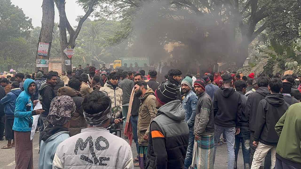 ঝিকরগাছায় যুবদল নেতা নিখোঁজ, মহাসড়ক অবরোধ