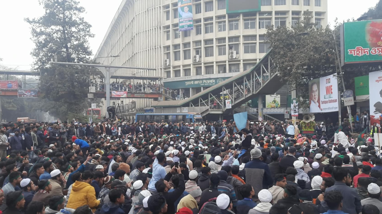 ফের শাহবাগ অবরোধ ইনকিলাব মঞ্চের, বন্ধ যানচলাচল