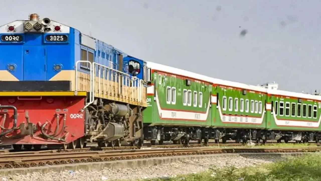 বগুড়ায় ট্রেনের ধাক্কায় মা-ছেলে নিহত